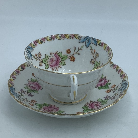 Vintage Tuscan English Bone China Flowers and Bird Teacup and Saucer - Picture 2 of 11